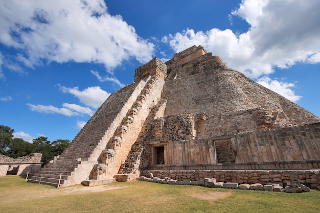 Pirámide Maya en Uxmal, México