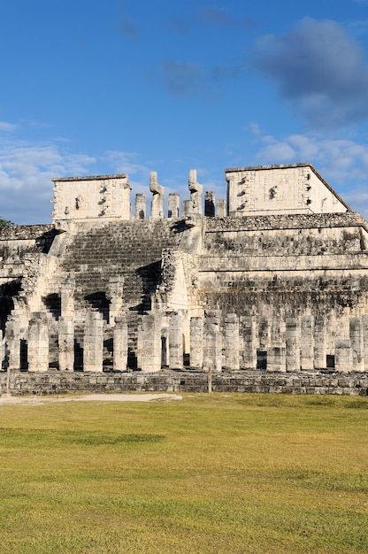 Pirámide de la serpiente emplumada de Chichén Itzá, México