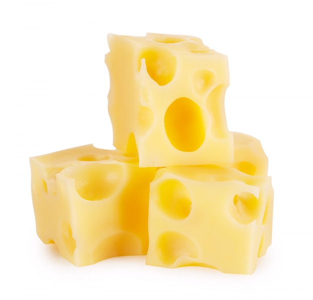 Pirámide de tres cubitos de queso.