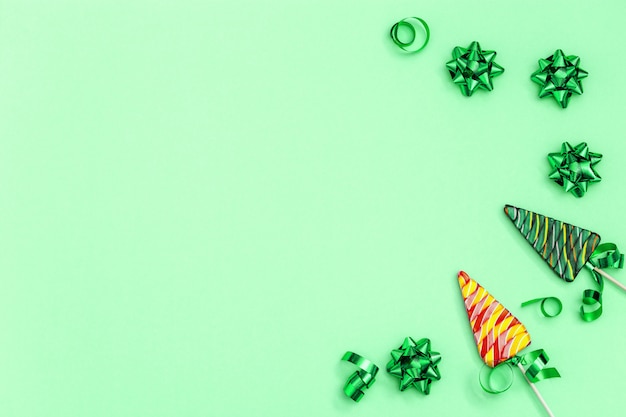 Piruleta de árbol de navidad con lazos verdes