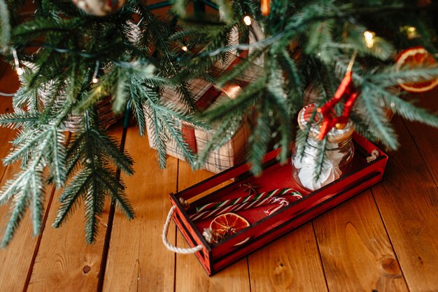 Piruletas bajo el árbol de Navidad