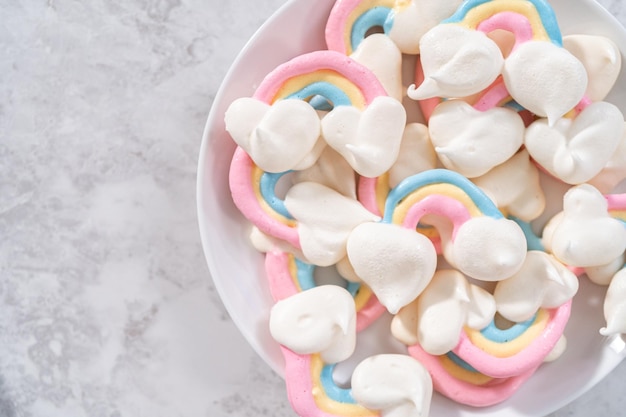 Pirulitos de merengue de unicórnio