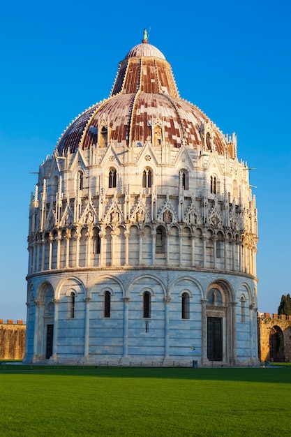 Pisa, berühmte Aussicht auf den Wunderplatz.