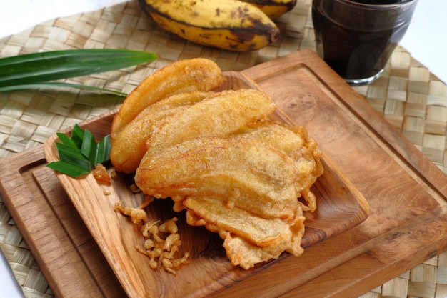 pisang goreng, gebratene banane. beliebtes straßenessen in südostasien, insbesondere in indonesien, malaysia