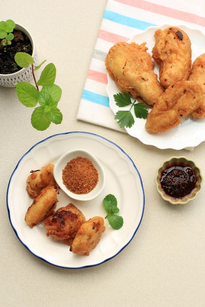 Pisang Goreng Sambal Roa und Palmzucker, Top View Selected Focus