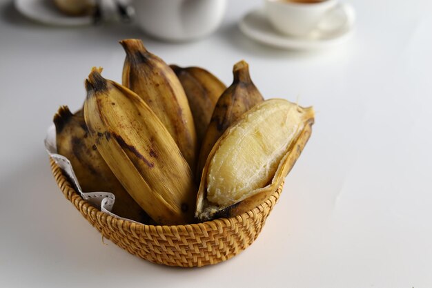 Pisang Kukus o comida tradicional indonesia de plátano al vapor