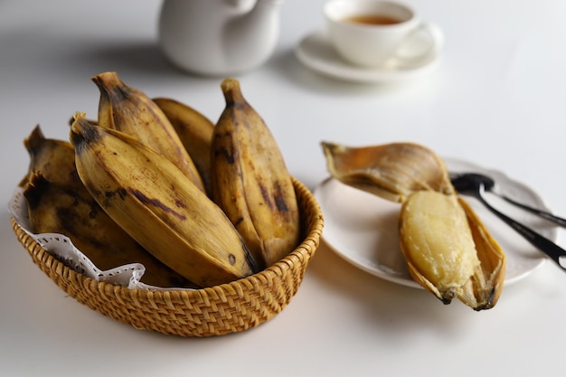 Pisang Kukus oder gedämpfte Banane Indonesisches traditionelles Essen