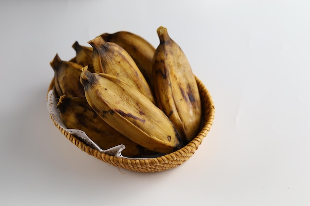 Pisang Kukus ou comida tradicional indonésia de banana cozida no vapor