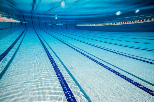 piscina bajo el agua...