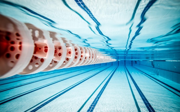 piscina bajo el agua...