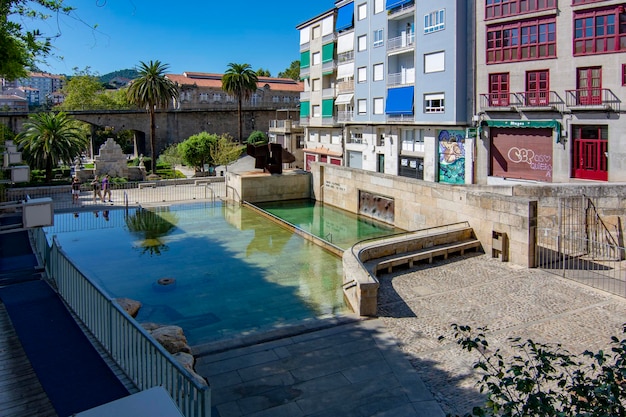 Piscina de aguas termales y medicinales calientes de las Burgas en la ciudad de Ourense