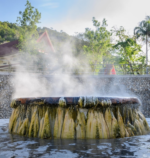 Foto piscina de aguas termales