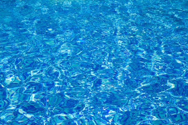 Piscina azul, fundo da água na piscina.