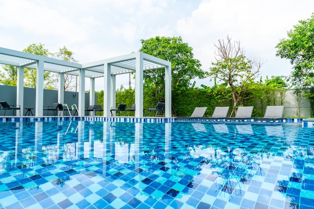 Foto piscina de cama con piscina al aire libre en hotel y resort
