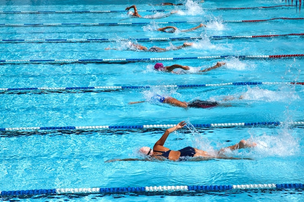 Foto piscina en una carrera.