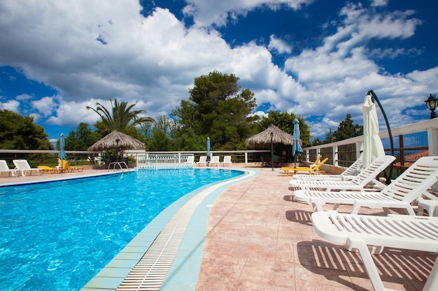 Piscina en casa de vacaciones en Grecia