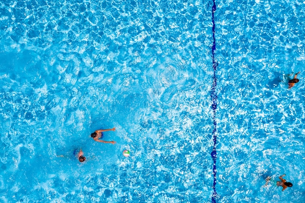 Piscina com brincadeiras, vista aérea