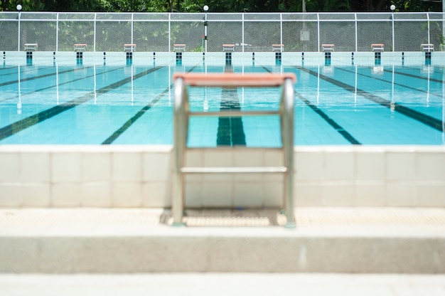 Foto piscina com foco nas seleções