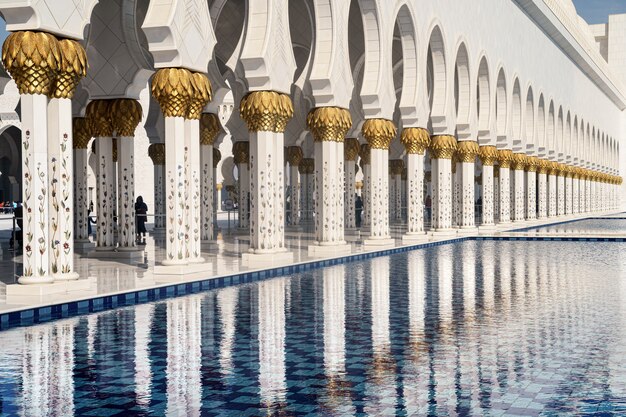 Piscina da mesquita de abu dhabi