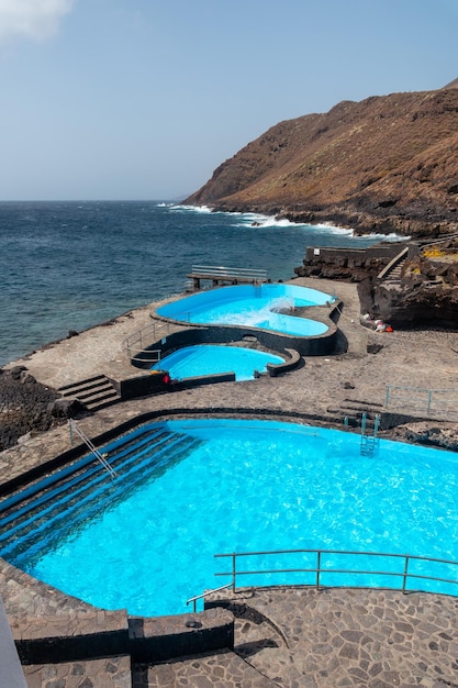 Piscina de água salgada da aldeia de La Caleta à beira-mar em El Hierro Ilhas Canárias