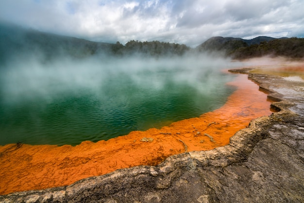 Piscina de champanhe em Rotorua, Nova Zelândia