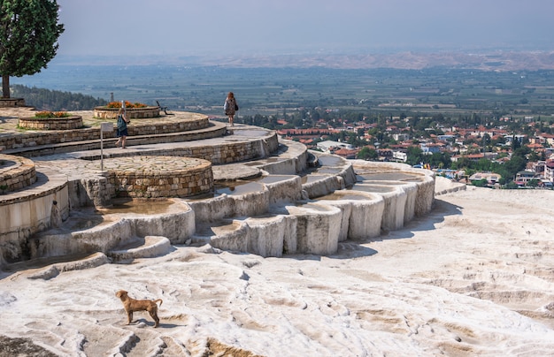 Piscina de travertino de Pamukkale na Turquia