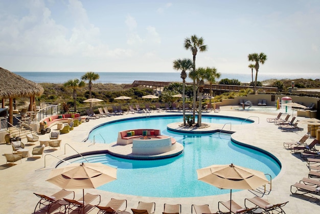 piscina dos Resorts com vista para a praia