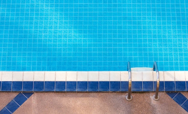Foto piscina con escalera en el hotel