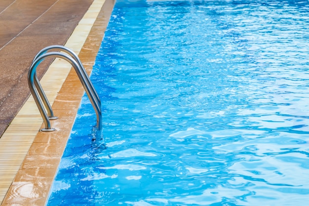 Piscina con escalera