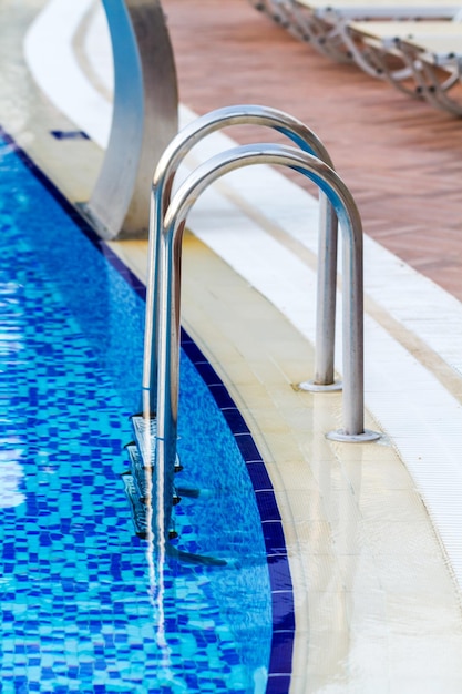 Piscina con escaleras