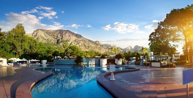 Piscina exterior com água, Kemer, Turquia