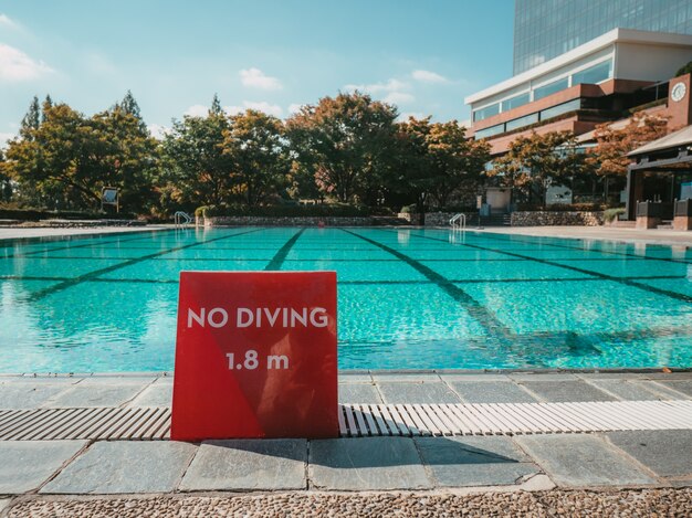 Piscina externa no hotel