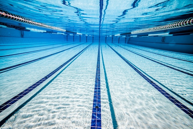 Piscina bajo el fondo del agua