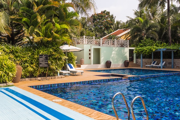 Piscina en el hotel.