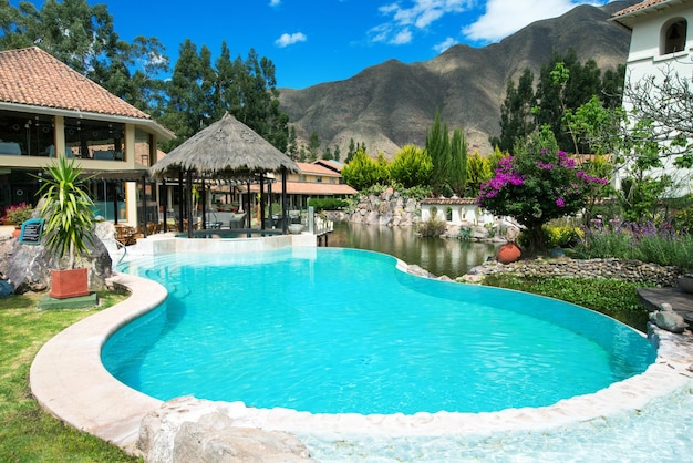 piscina en el jardín