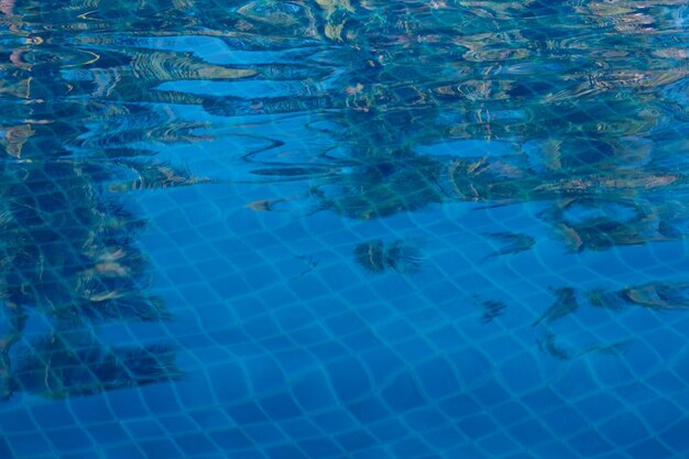 Foto piscina no mar