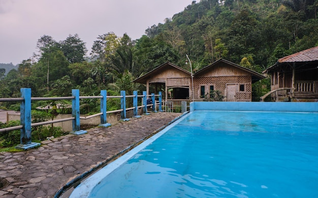 La piscina en un pintoresco entorno rural