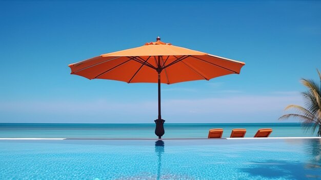 Una piscina con una sombrilla naranja y un cielo azul de fondo.