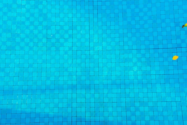 piscina de superficie ondulada