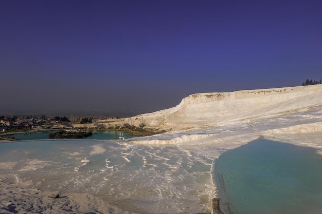 Piscinas naturales de travertino en Pamukkale Pamukkale Turquía