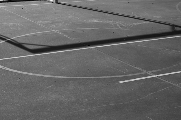 piso de la cancha de baloncesto