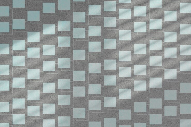 un piso gris y blanco con un patrón de cuadrados y un fondo de cuadrados abstractos ligeros