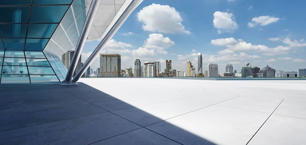 Foto piso de hormigón vacío 3d con diseño de forma poligonal exterior de edificio moderno