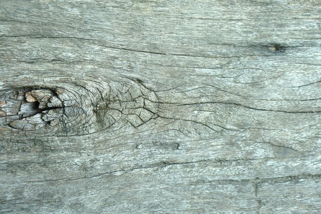 el piso de madera antiguo tiene un patrón hermoso