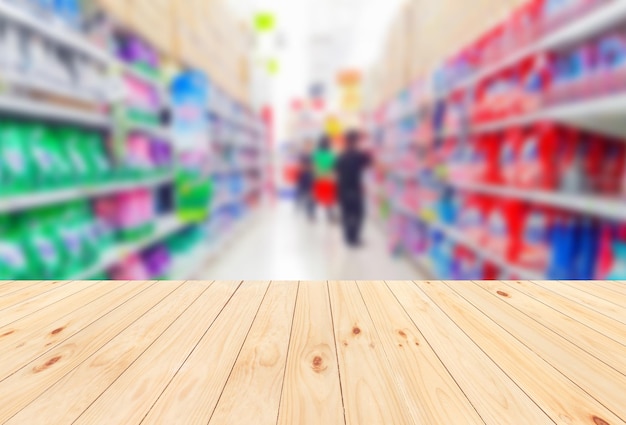 Foto piso de madera y fondo borroso del supermercado plantilla de visualización de productos