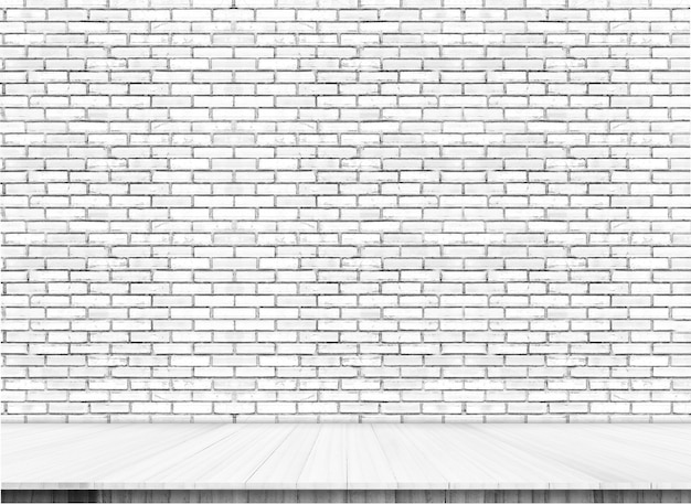Piso de madera del tablón blanco y fondo blanco vacío de la pared de ladrillo.