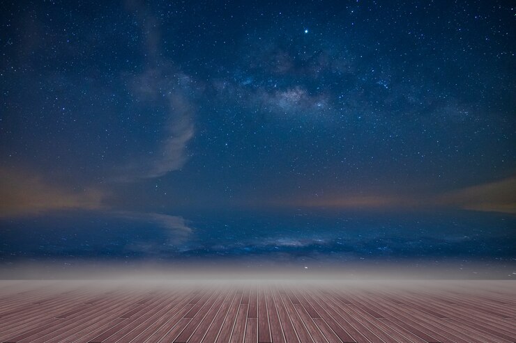 Foto piso de madera y telón de fondo del cielo de la vía láctea en la noche