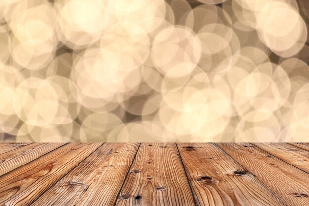 El piso de madera viejo de Brown en el contexto del bokeh de la Navidad y tiene espacio de la copia.