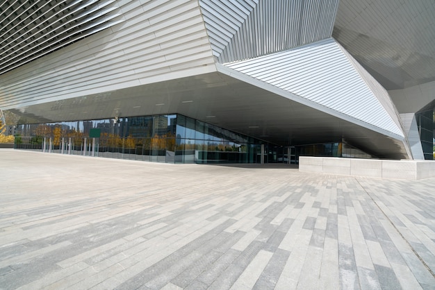 Piso quadrado vazio e arquitetura moderna em Taiyuan, província de Shanxi, China