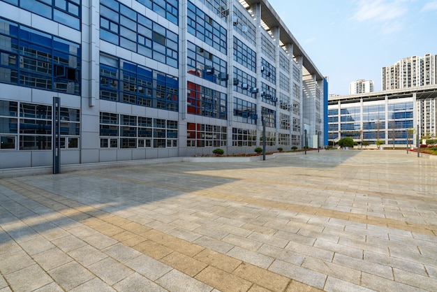 Piso vacío y edificio de oficinas en Science Park, Chongqing, China